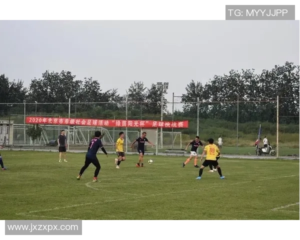 足球花式技艺展示:球星们的创意与突破,挑战极限的运动魅力